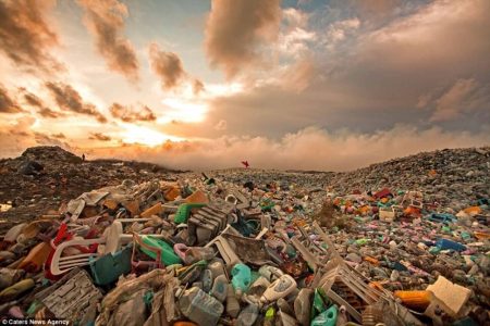 Cette île terrifiante est entièrement constituée de déchets Île poubelle aux Maldives, Thilafushi, Alison Teal, déchets plastiques