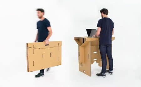 Ce bureau en carton est portable, recyclable et solide Refold, table en carton pliable, recyclable, portable, pour travailler debout
