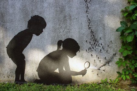 L’artiste Pejac répand la poésie de son art dans les villes européennes Street-artiste espagnol Pejac, œuvres sur les murs de villes europeennes