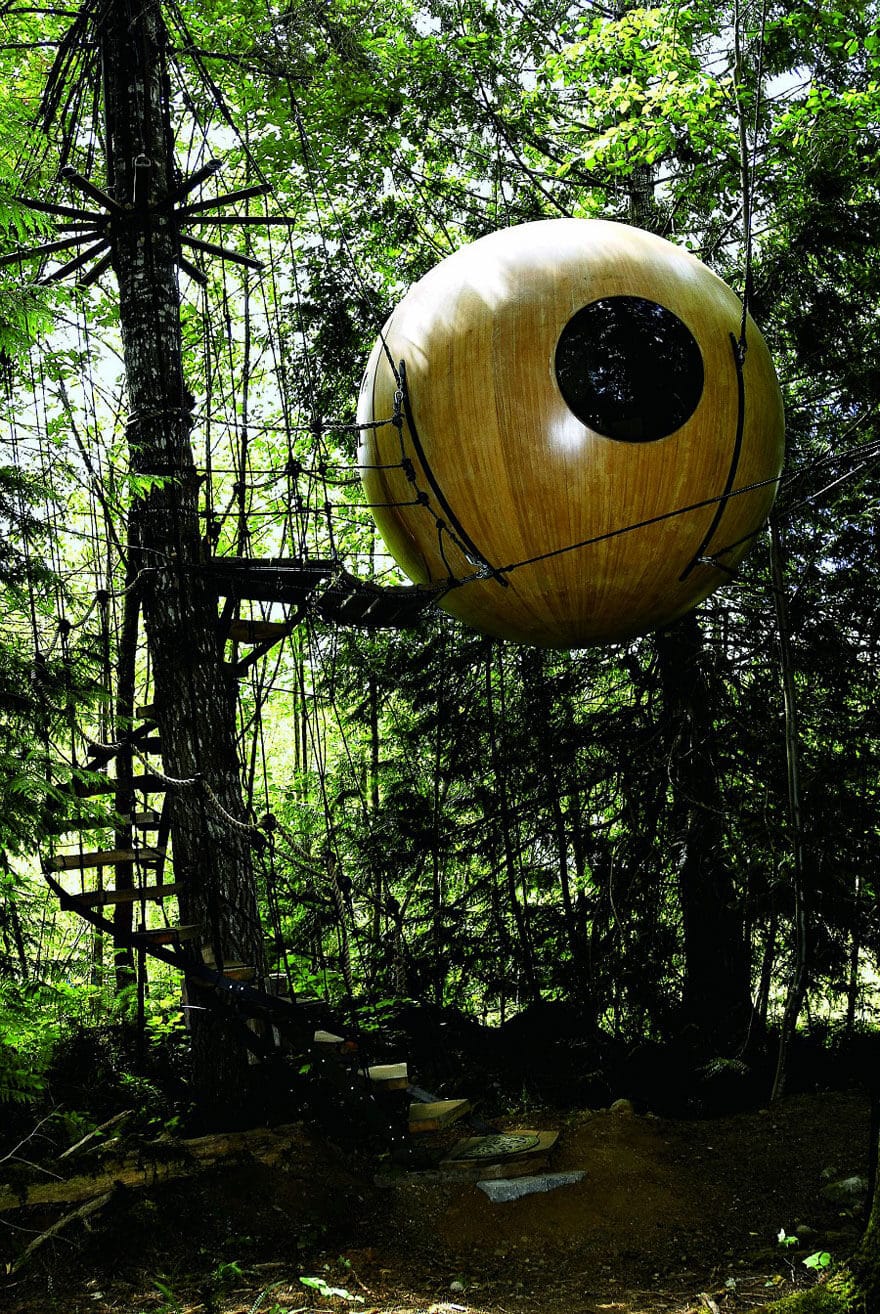 Maisons construites dans les arbres extraordinaires