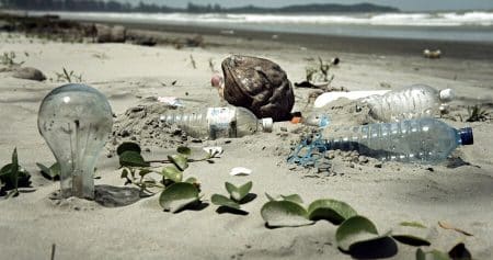 Il y a au moins 5,25 billions de morceaux de plastique dans l’océan Pollution ocean déchets plastiques