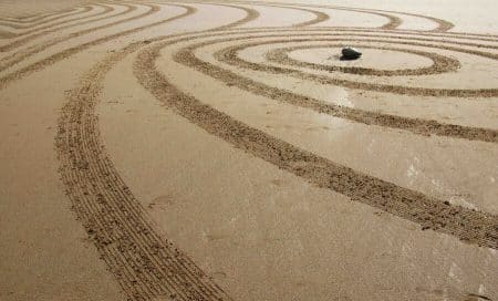Il utilise les plages du monde comme toiles vierges Sam Dougados, Land Art, plage