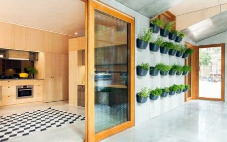 Cette maison préfabriquée produit plus d’énergie qu’elle n’en consomme Maison préfabriquée, Archiblox, bilan carbone positif