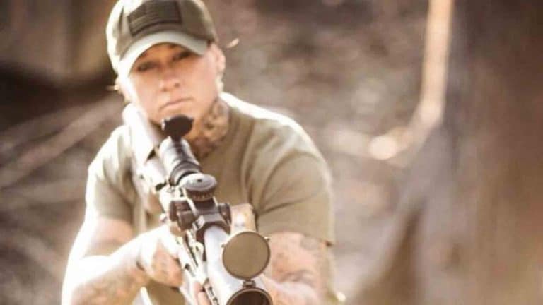 Kinessa Johnson traque les braconniers en Afrique