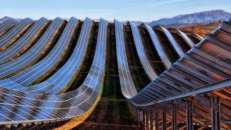 Les Mées: la plus grande ferme solaire de France Les Mées, ferme solaire, France