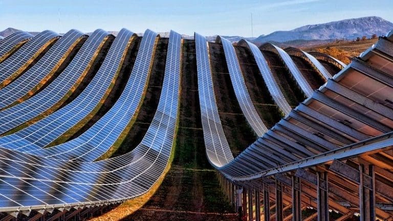 Les Mées: la plus grande ferme solaire de France