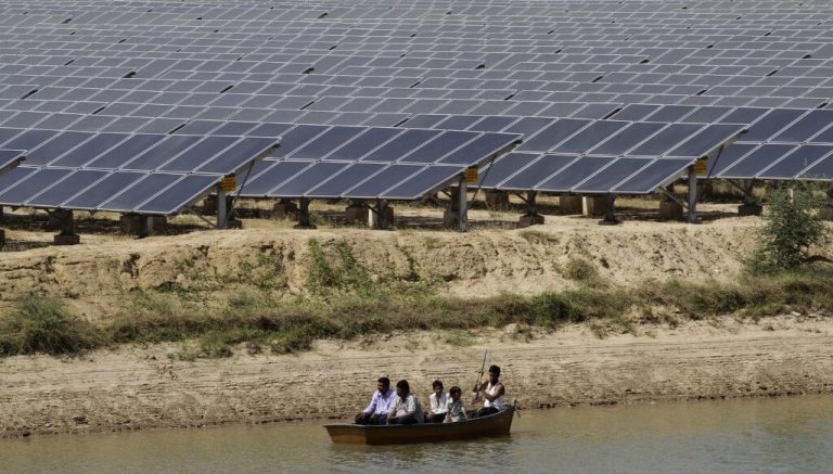 L&rsquo;Inde investit des dizaines de milliards d&rsquo;euros dans l&rsquo;énergie solaire