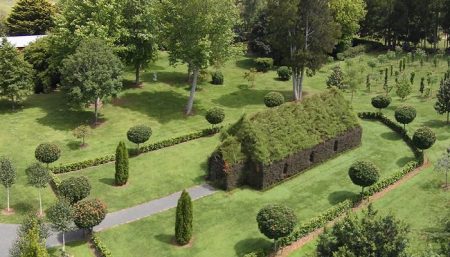 église construite à partir d'arbres, Brian Cox
