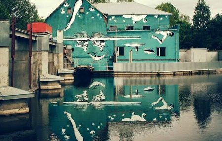 Une oeuvre de street-art qui porte à réflexion, par Ray Bartkus Street-art, reflet, Ray Bartkus, Marijampole, Lituanie