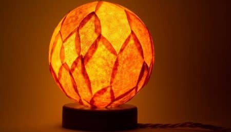Cette lampe en peaux d’orange apporte le soleil à votre intérieur Lucie, lampe, peau d'orange