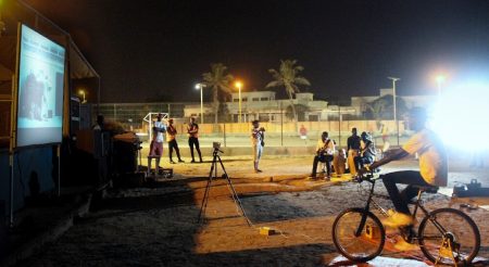 Un cinéma en plein air à Caen vous fait pédaler pour voir le film défiler cinema-velo