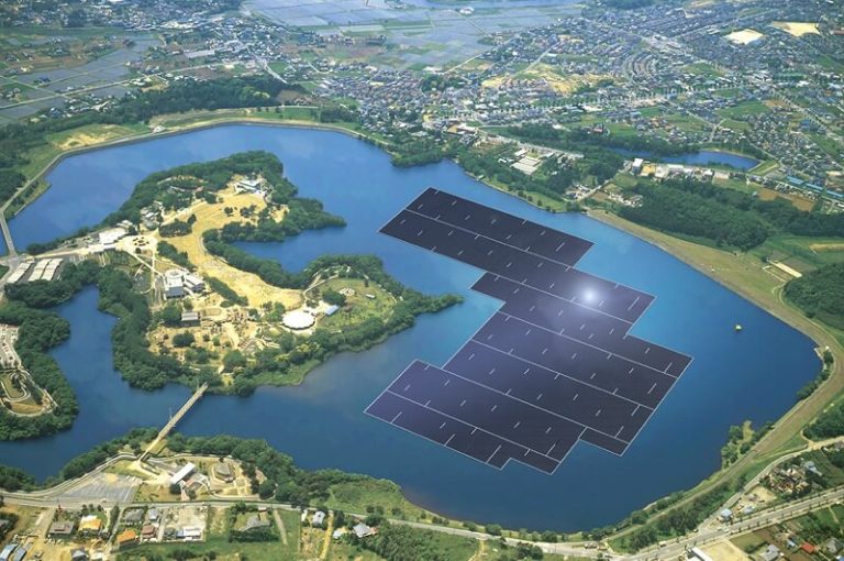 Japon: la plus grande centrale solaire flottante au monde prend forme
