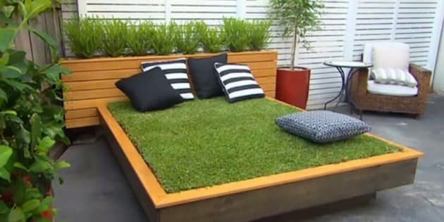 DIY: un lit en gazon avec des palettes récupérées