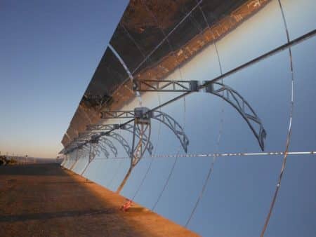Le Maroc inaugure la future plus grande centrale solaire au monde Panneaux solaires de la centrale Noor, dans le désert marocain