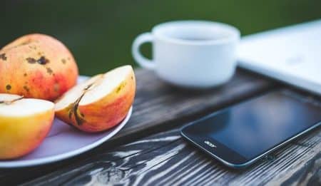 Cette application sur téléphone sert d’étiquettes nutritionnelles Téléphone, Application, Nutrition