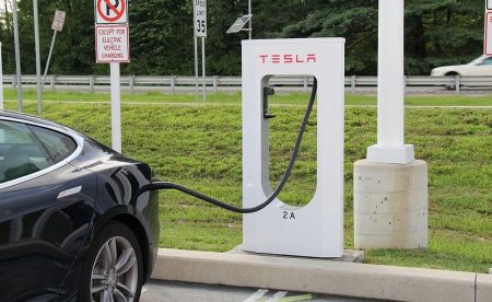 Tesla Motors: nouvelles stations de recharge en Europe et Model 4 déjà teasé ! Borne de recharge Tesla