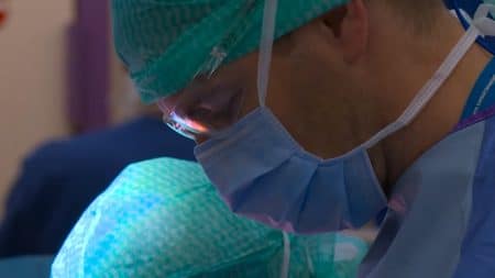 Sida: première greffe d’organe entre patients séropositifs Greffe du foie d'un patient séropositif