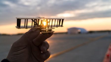 Solar Impulse 2 aux portes de l’Atlantique, vers la dernière étape de son fastidieux périple Solar Impulse 2 miniature