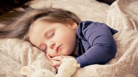Quel est le temps de sommeil optimal pour un enfant selon son âge ? Enfant, Sommeil, Temps optimal