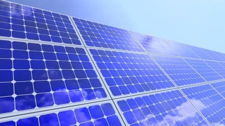 Les coûts du solaire et de l’éolien chuteront de moitié d’ici 2025 Panneau solaire