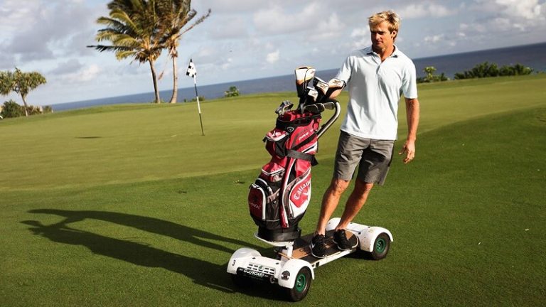 GolfBoard, le skate électrique pour les joueurs de golf