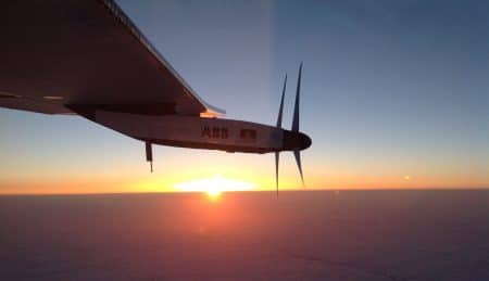 Solar Impulse 2 a traversé l’Atlantique, atterrissage réussi à Séville en Espagne ! Solar Impulse 2 lors de son arrivée à Séville