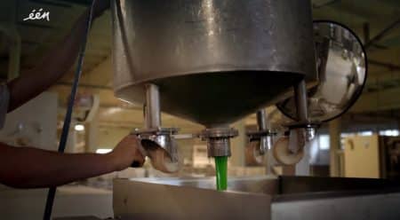 Vidéo: Comment sont faits les bonbons (et pourquoi vous n’en mangerez plus) ? Fabrication bonbons