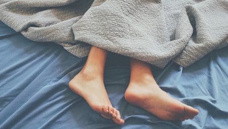 Pourquoi certains ont l’impression de tomber en s’endormant ? Chute et sursaut de sommeil