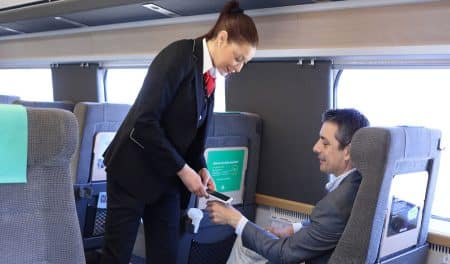 Suède : une puce électronique sous-cutanée remplace les billets de train