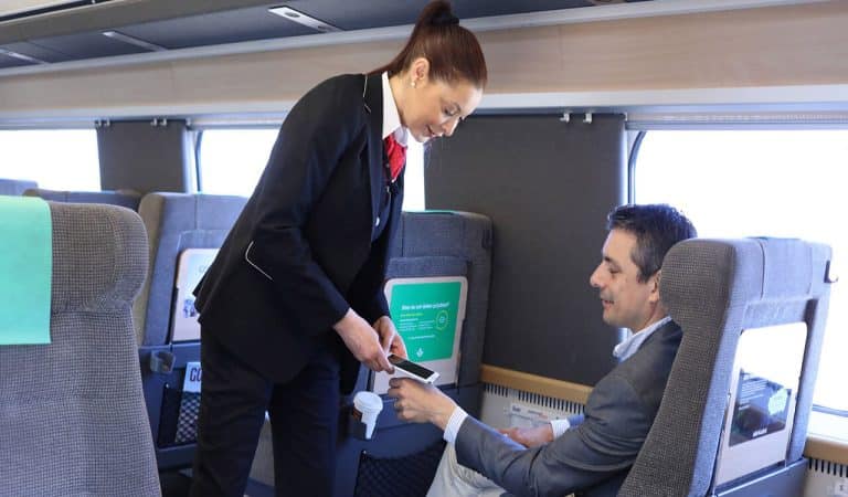 Suède : une puce électronique sous-cutanée remplace les billets de train