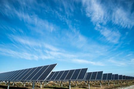 Chine : une centrale solaire en forme de panda entre en activité panda