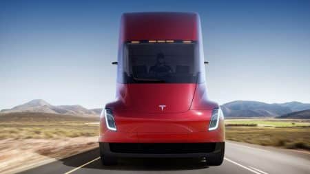 Des chaînes de magasins s’équipent déjà des camions électriques Tesla camions
