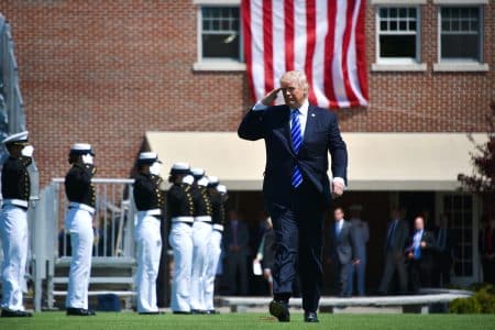 Face à la vague de froid en Amérique du Nord, Trump ironise sur le réchauffement climatique