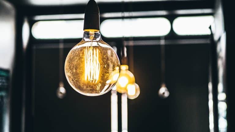 Que représente la consommation passive des appareils électriques éteints ou en veille ?