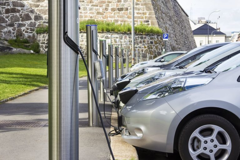 Véhicule électrique : pour 91 % des Français c&rsquo;est un véhicule de riches