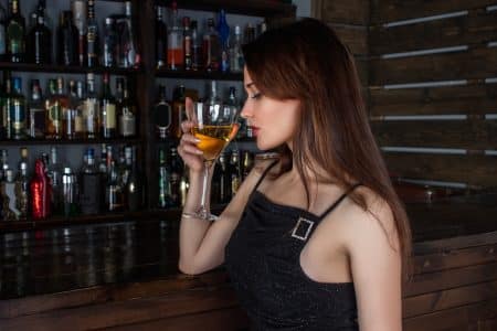 Une campagne alerte sur la dépendance à l’alcool des femmes, un tabou de société