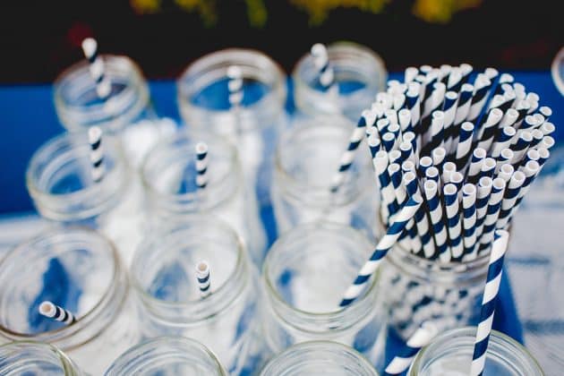 Le Royaume-Uni compte interdire les cotons-tiges et les pailles en plastique Royaume-Uni