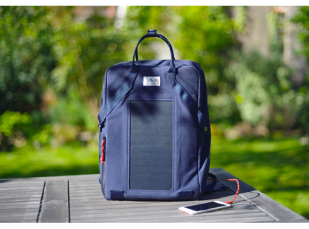 Le Jetpak01, un sac à dos faisant office de chargeur nomade pour les appareils électroniques