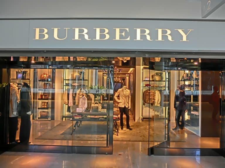 Burberry préfère jeter les invendus, plutôt que de les brader ou offrir