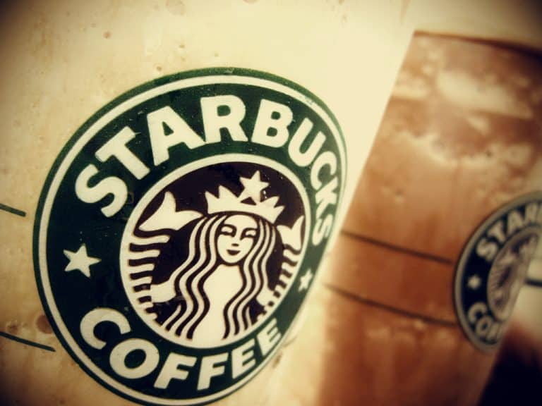 Starbucks va lui aussi supprimer les pailles en plastique de ses restaurants !
