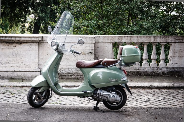 Vespa Elettrica : le célèbre scooter passe à l&rsquo;électrique avec 100 km d&rsquo;autonomie