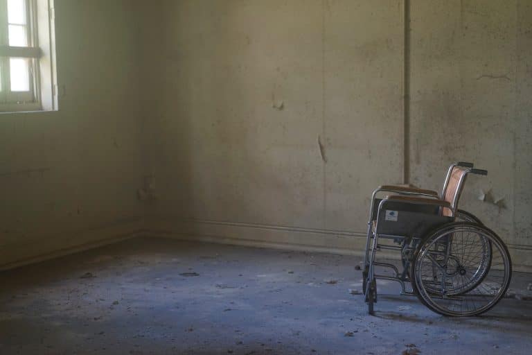 Aux États-Unis, trois patients paraplégiques remarchent