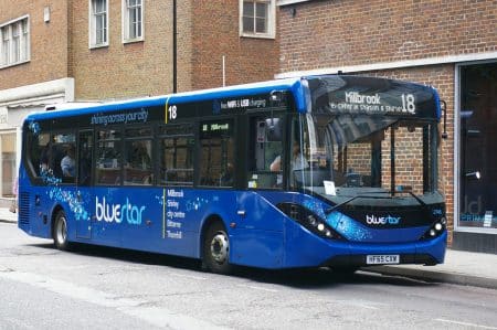 Royaume-Uni : un bus capture le CO2 environnant et dépollue l’air