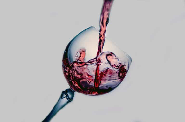 Des additifs et pesticides retrouvés dans les bouteilles de vin
