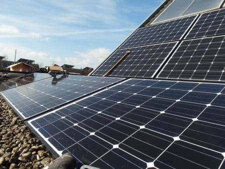 Énergie : un carburant liquide capable de stocker l’énergie solaire voit le jour en Suède !