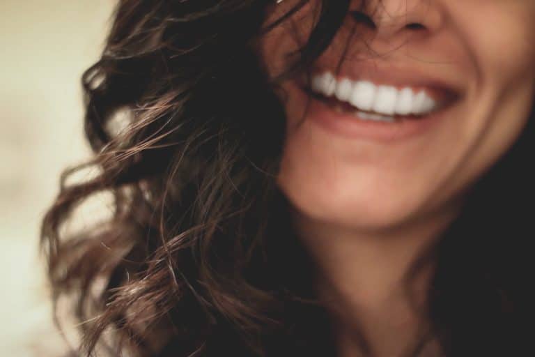 Utilisez l&rsquo;éponge de konjac pour exfolier naturellement votre peau