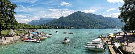 Annecy : un déversement de fuel dans la baie de Talloires pollue le lac