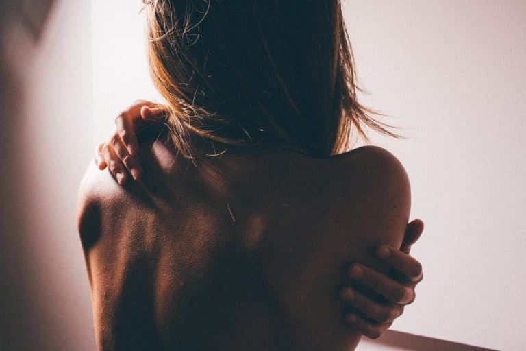 Les huiles essentielles pour préparer la peau au soleil