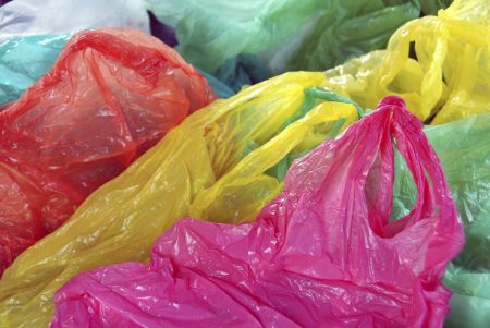 Royaume-Uni : la taxation des sacs plastiques fait chuter leur utilisation de 93 %