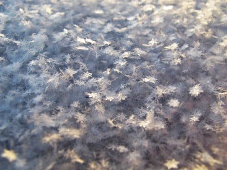 Du plastique retrouvé dans les flocons de neige neige
